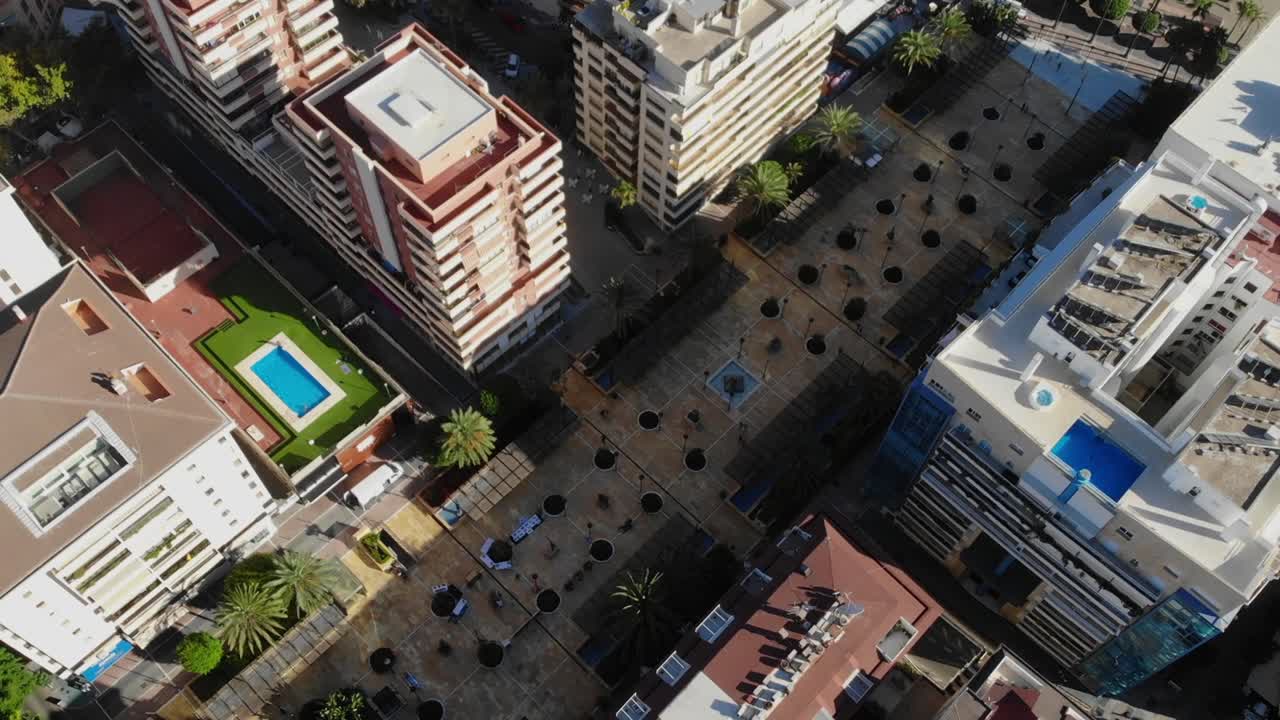 Imagem de drone do centro de Marbella