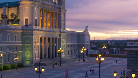 Timelapse-of-a-sunset-in-the-Almudena-Cathedral,-Madrid