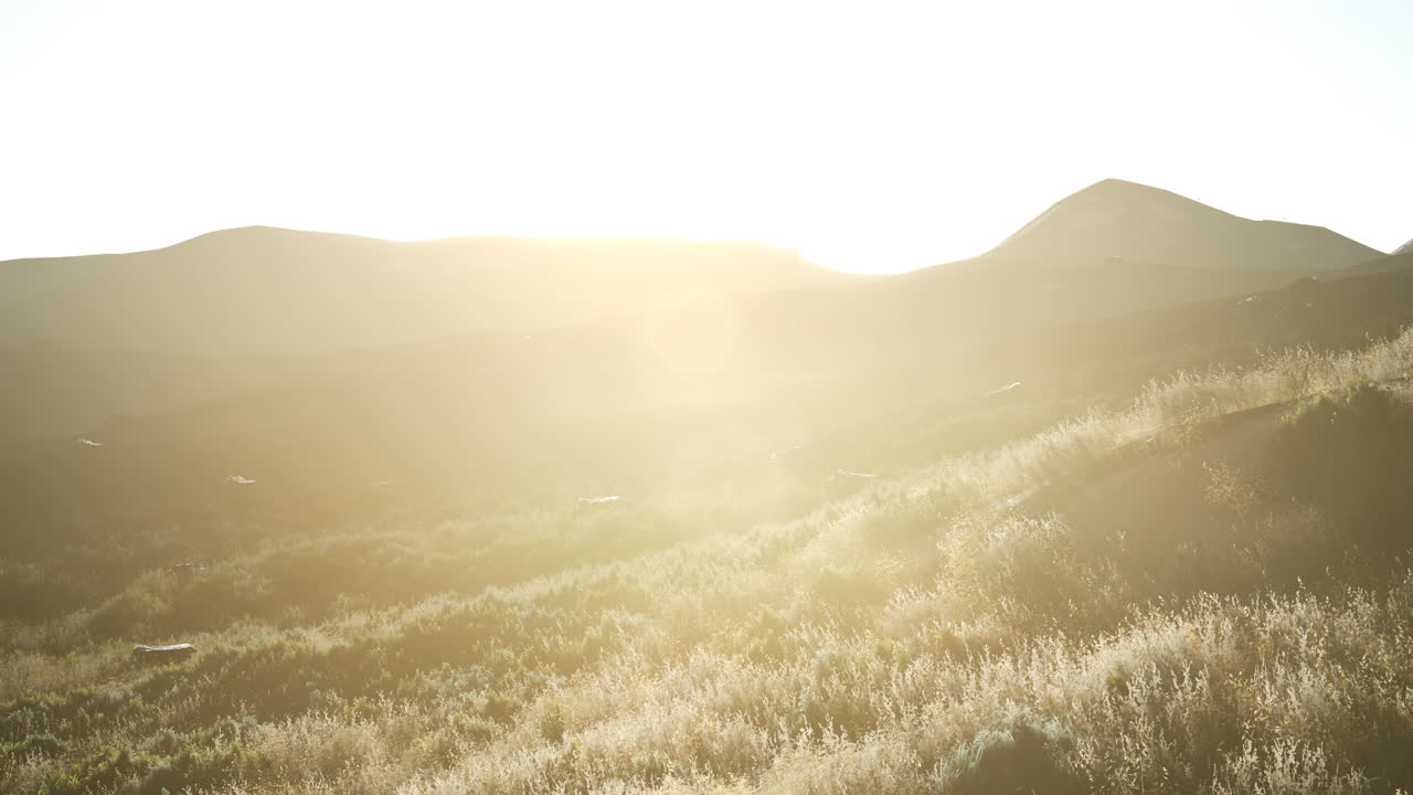 계곡  ⁇  위에 해가 지는 것