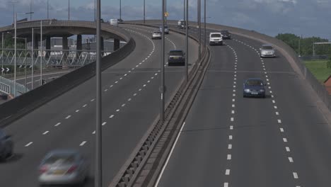 Motorway-traffic-on-North-London-dual-carriageway