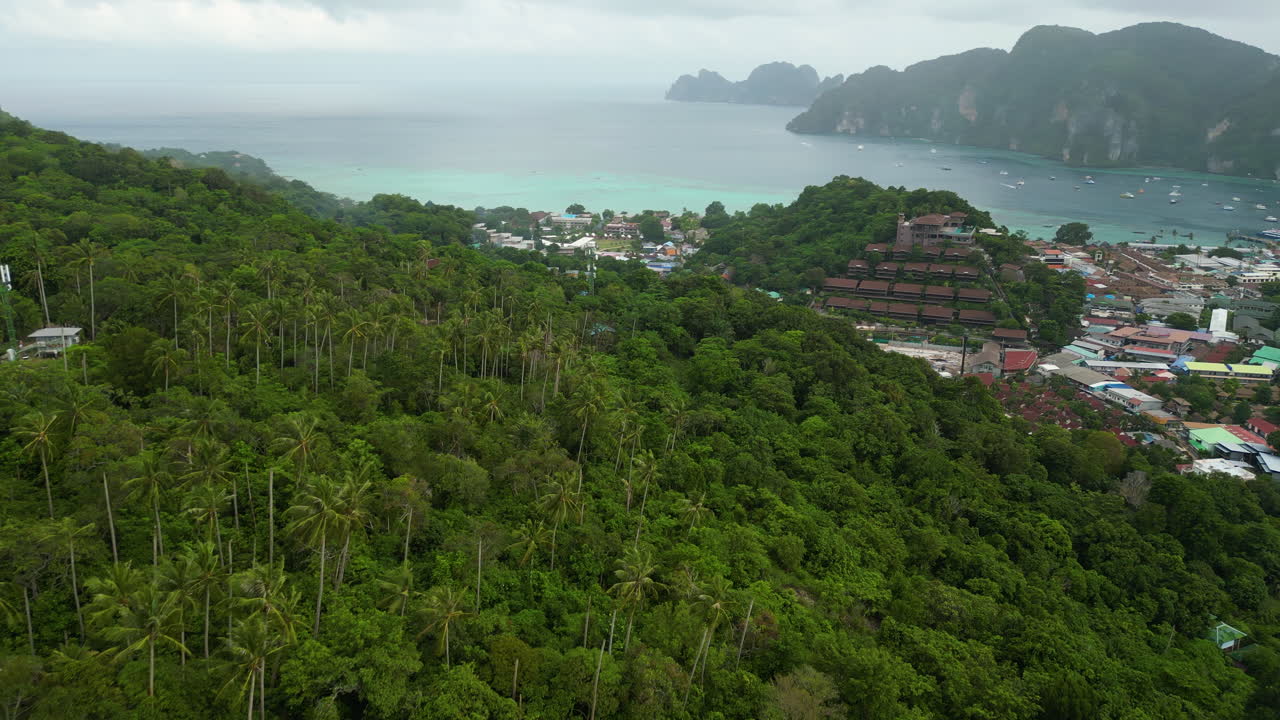 imágenes aéreas cinematográficas de la isla de kho phi phi, tailandia, asia, avión no tripulado