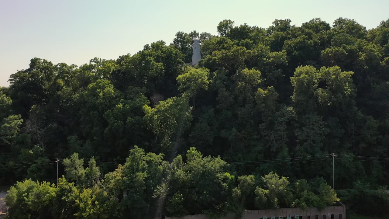 faro con vistas a hannibal, missouri mientras se pone el sol