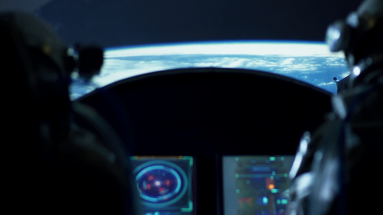 우주선 에 탑승 한 우주인 들 이 도 에서 지구 를 보고 있다