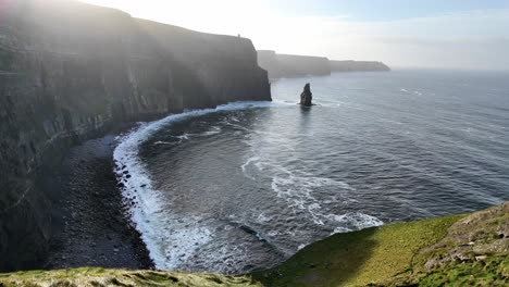 Acantilados-De-La-Costa-Oeste-De-Irlanda-Acantilados-De-Moher-Brillante-Mañana-De-Invierno-Camino-Atlántico-Salvaje