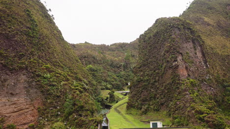 Amplia-Vista-Del-Paisaje-Natural-Salvaje