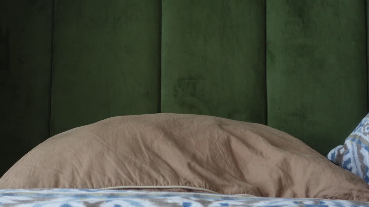 Cuscini su un letto