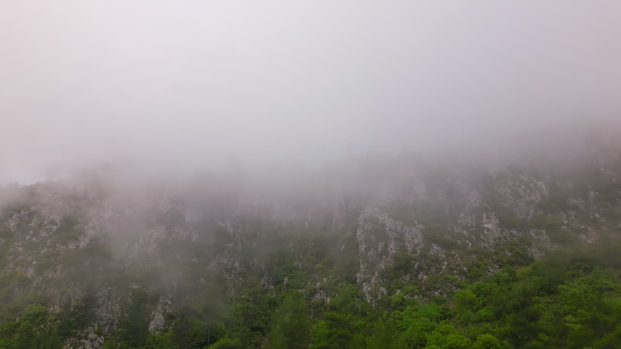 안개로 인 산맥