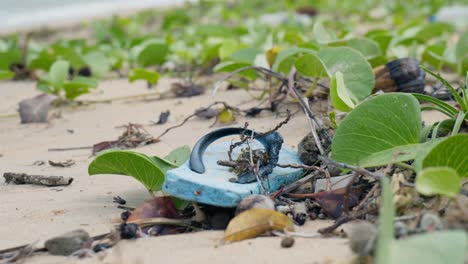 Basura-Arrastrada-En-Una-Playa-Remota-En-El-Extremo-Norte-De-Australia