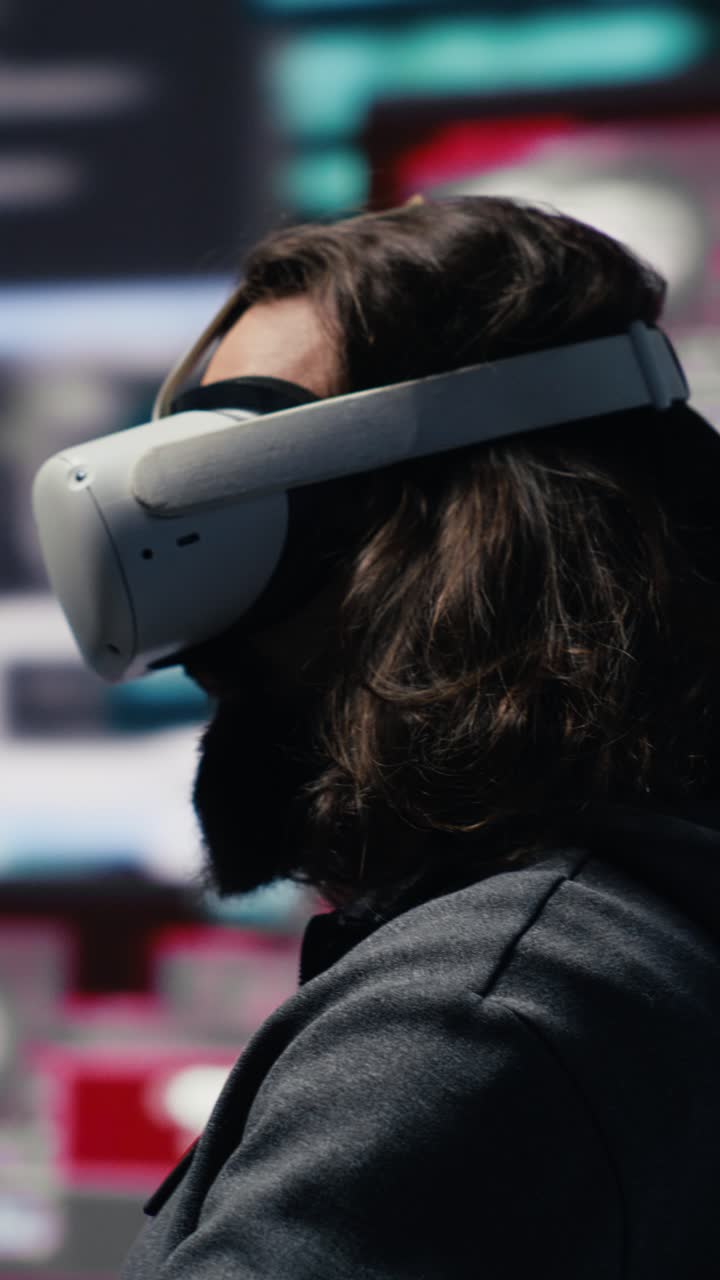 Vertical Video Spy bypasses network security and engages in cyber intrusion with vr glasses