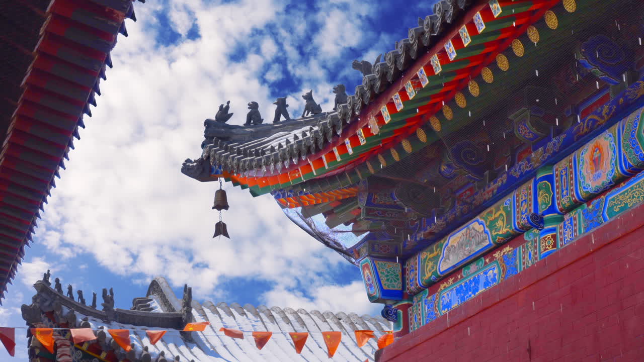 monastery，Raindrops were dripping from the eaves，A corner of Asian Architecture