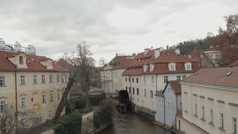 Čertovka-canal,-Prague's-Mala-Strana,-featuring-Old-Water-Wheel