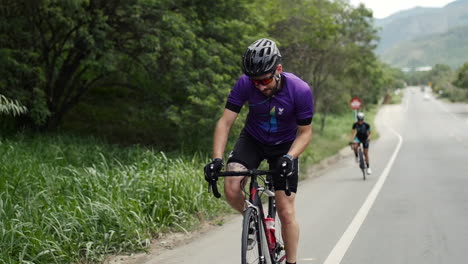 Cyclist-drives-up-the-hill-on-his-byclicle