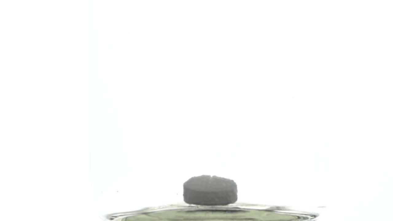 물 슬로우 모션 물 유리 bottel에 파라세타몰