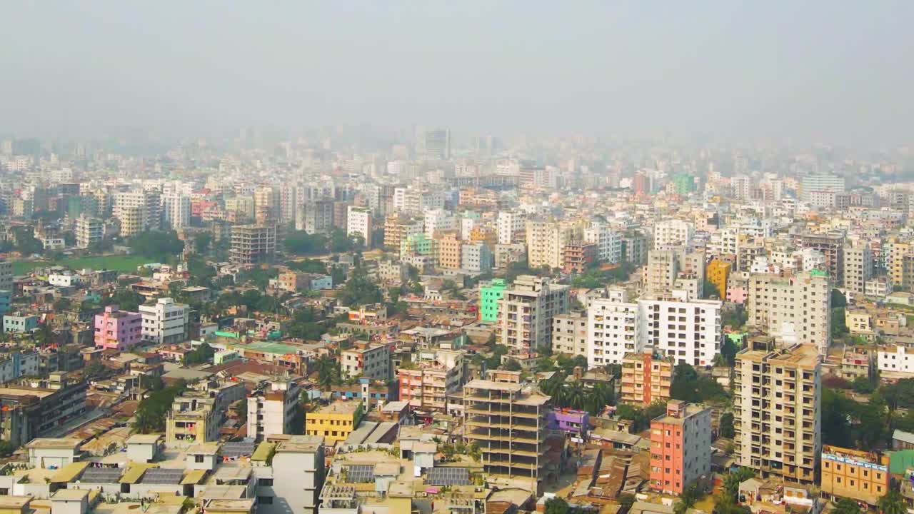 항공: 인구 밀도가 높은 다카 시 주거 지역, 방글라데시 수도