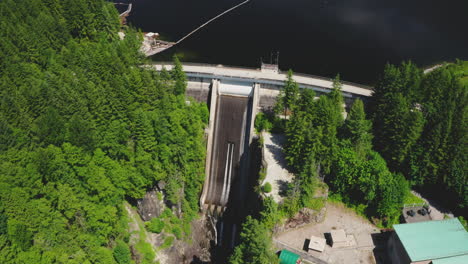 Vista-Aérea-De-Drones-Sobre-Una-Represa-Hidroeléctrica