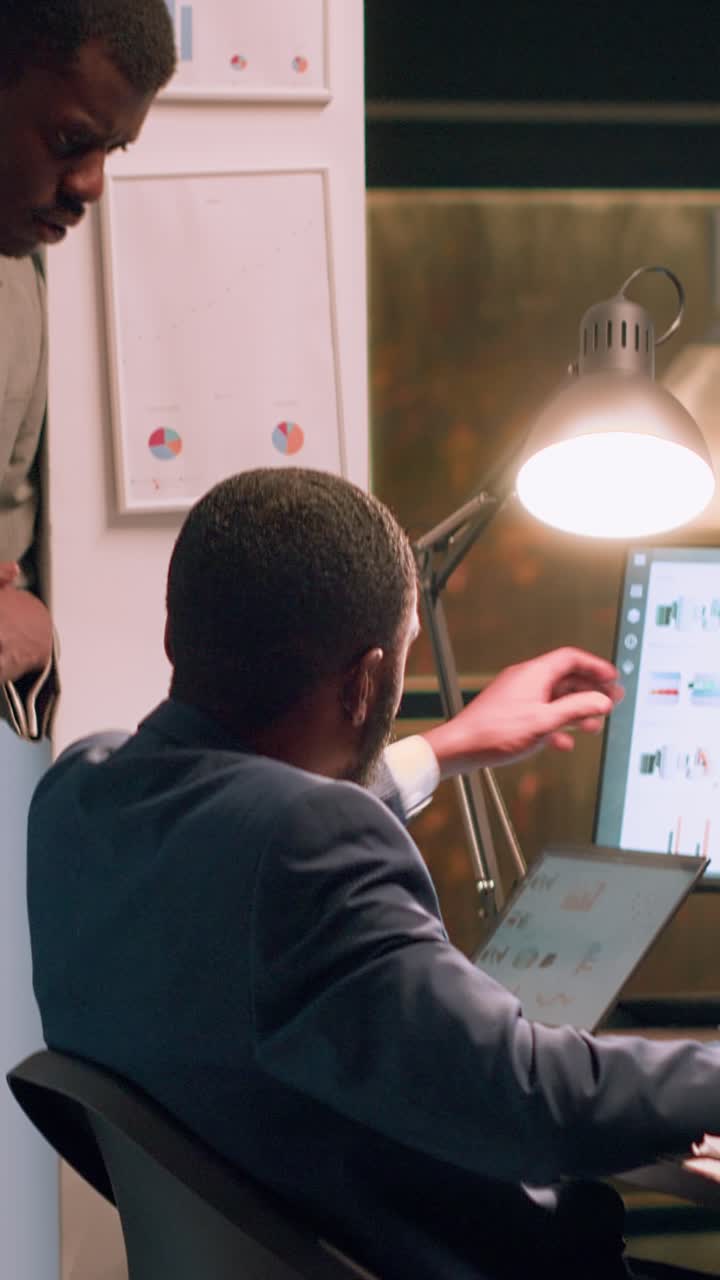 Vertical video Coworkers in office crosscheck datasets