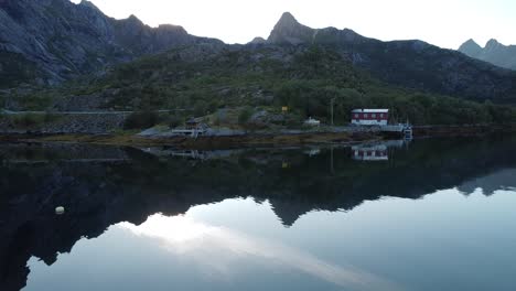 A-nordic-house-located-in-a-fjord