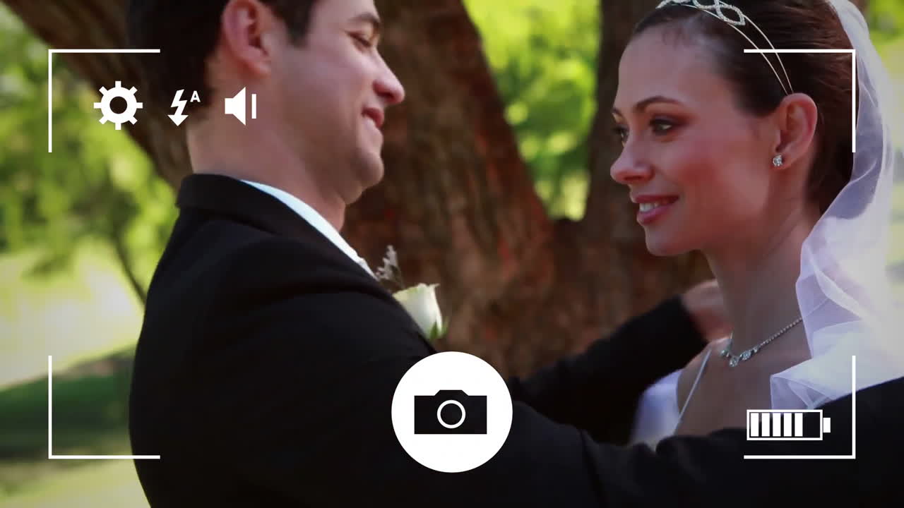 디지털 카메라 로 신랑 과 신부 의 사진 을 찍는 것