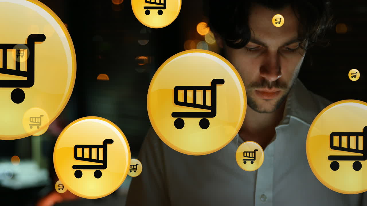 animación de iconos de compras digitales con procesamiento de datos sobre empresario caucásico en la oficina