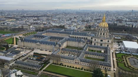 Hotel-des-Invalides-complex,-Paris-cityscape,-France