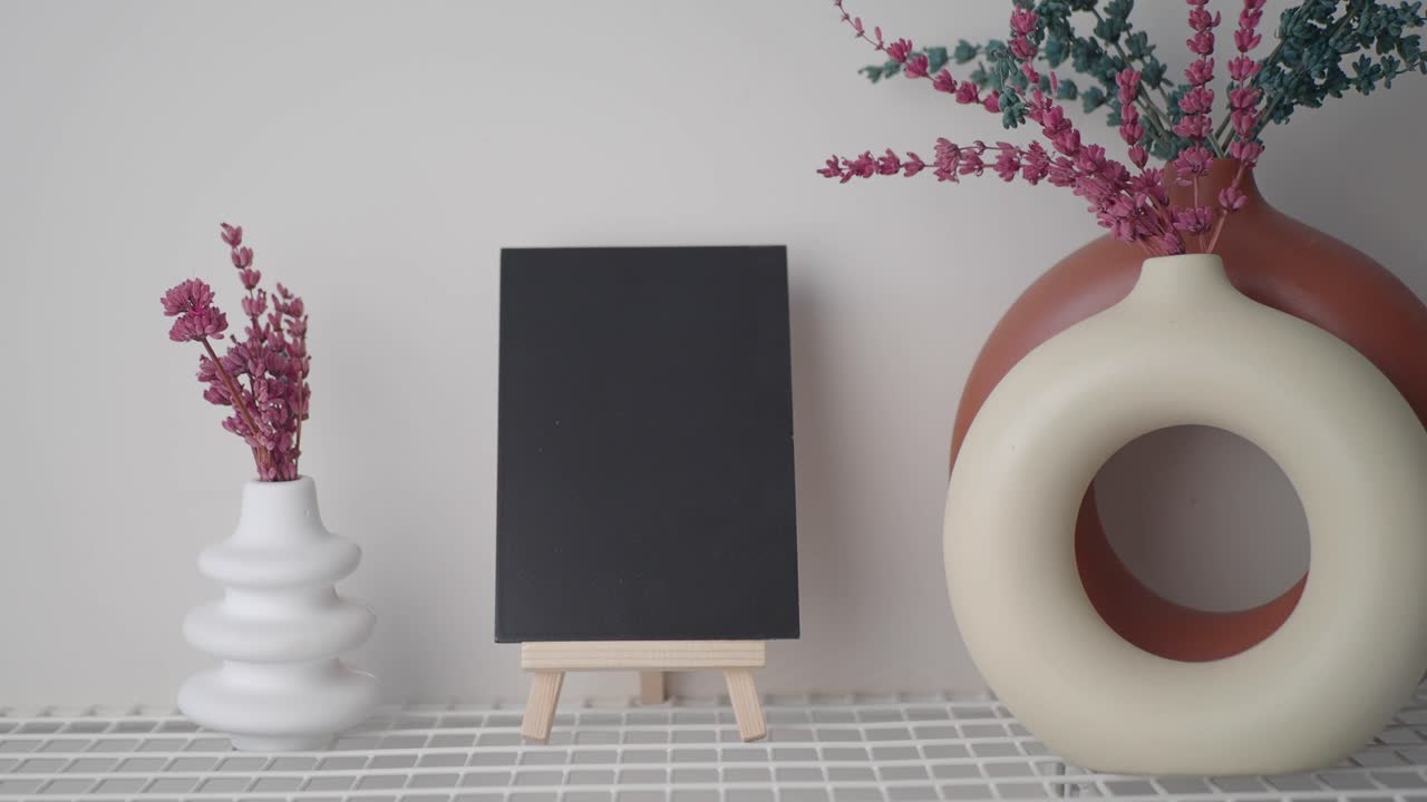 Modern Home Decor with Dried Flowers and Vase