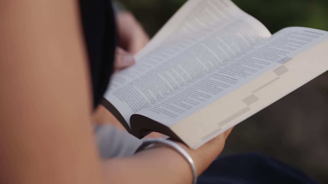 Women reading the bible outdoors