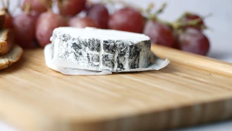 goat cheese with grapes and bread