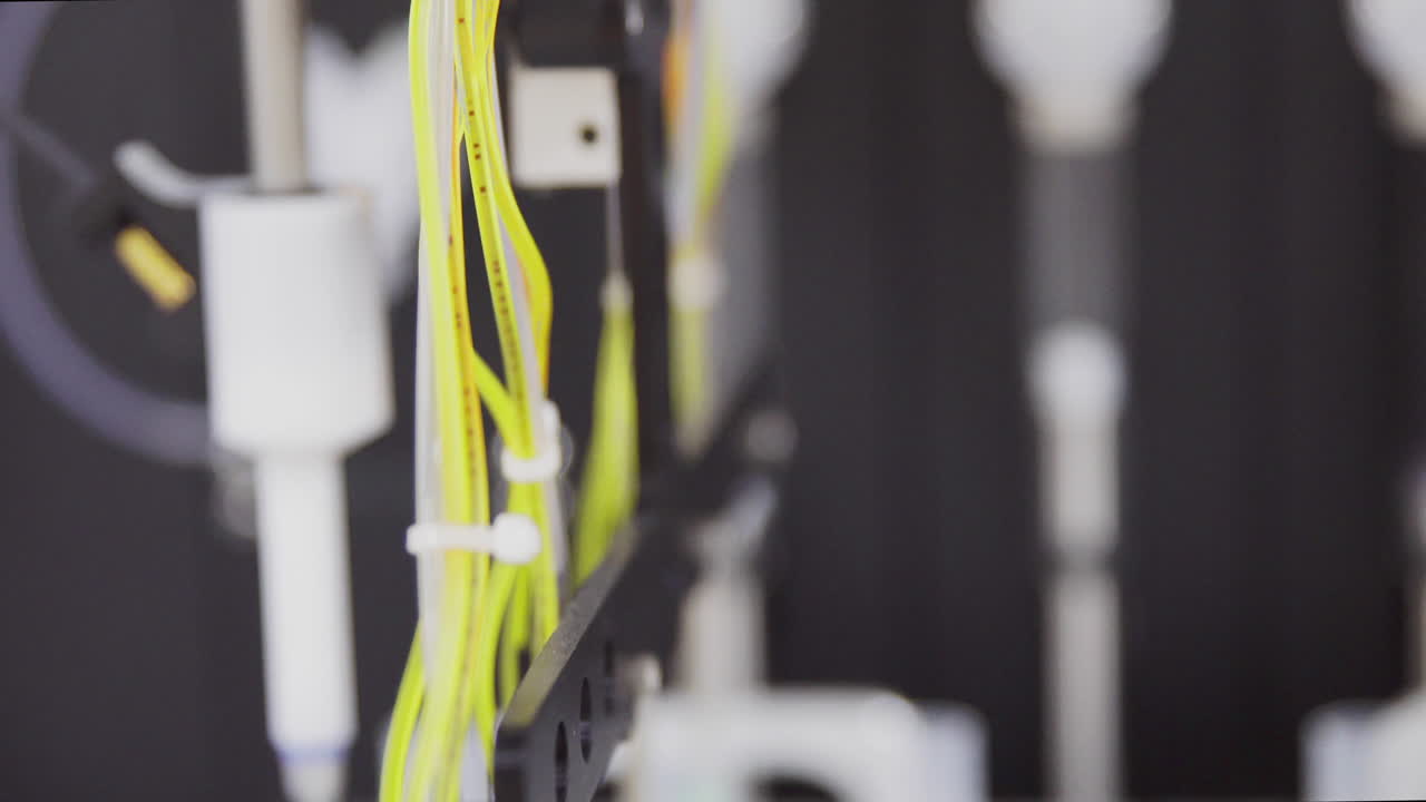 investigación para identificar virus peligrosos en el laboratorio utilizando robots