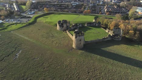 Histórico-Castillo-De-Pedernal-Medieval-Militar-Ruinas-Punto-De-Referencia-Vista-Aérea-Alta-órbita-Derecha