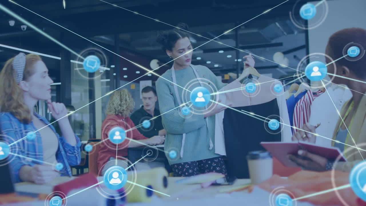 다양한 디자이너가 동료들에게 섬유를 보여주는 연결된 메시지 및 프로필 아이콘의 애니메이션