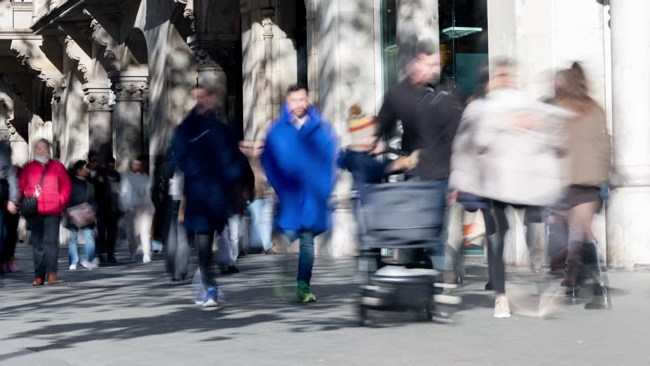 Fast rush of christams shoppers in barcelona