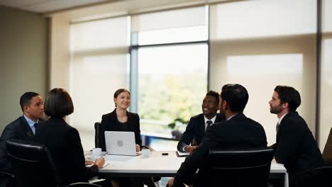 Gente-De-Negocios-Teniendo-Una-Reunión