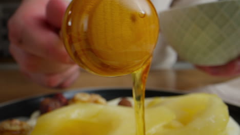 honey drizzled pears with nuts