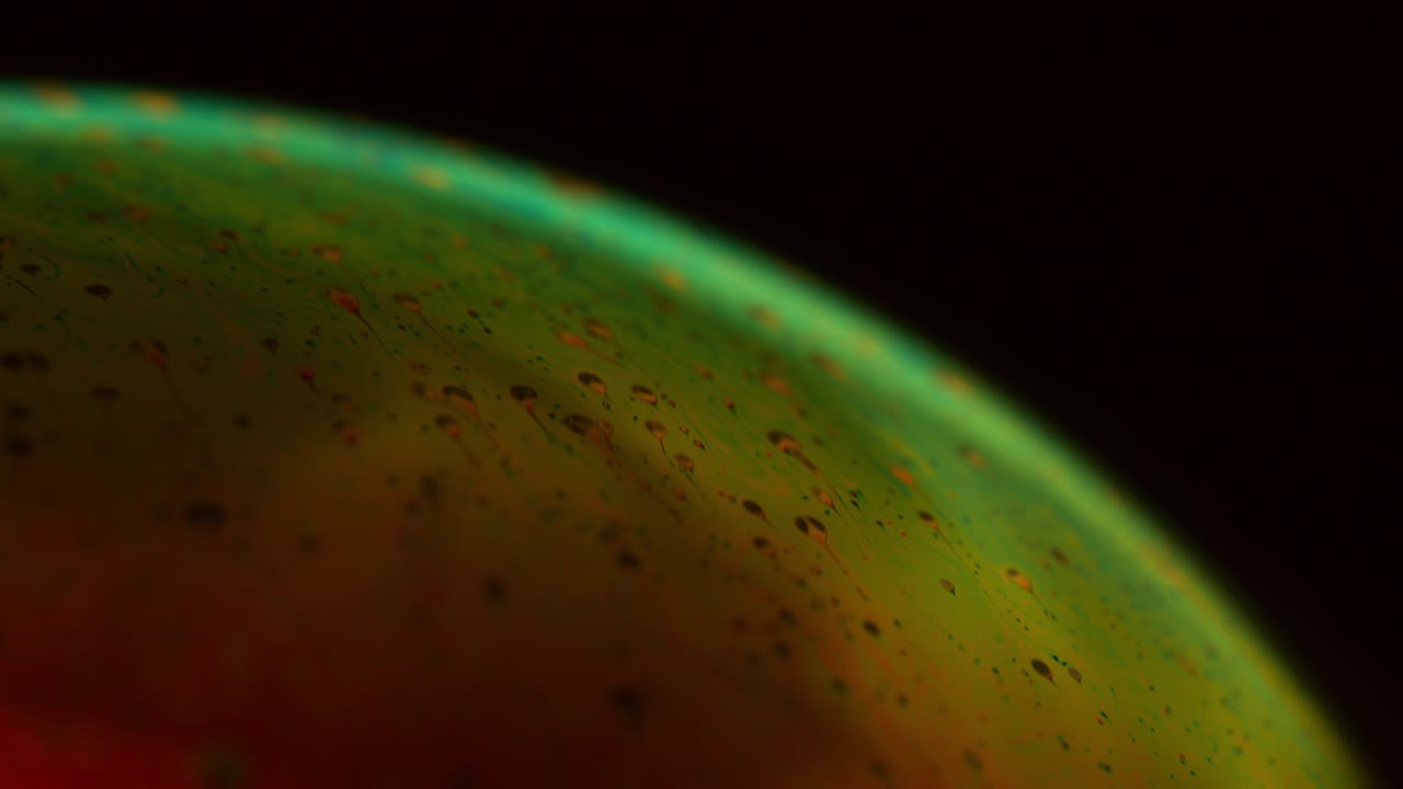 macro disparado brillante de la superficie de la película de jabón