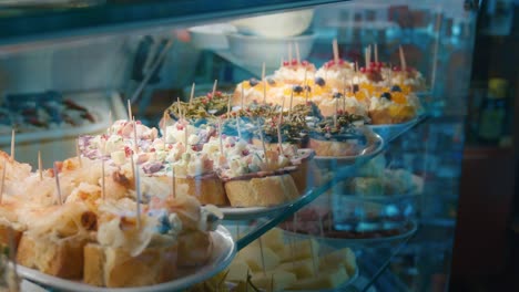 Venetian-canapés-display-at-a-restaurant.-Italy