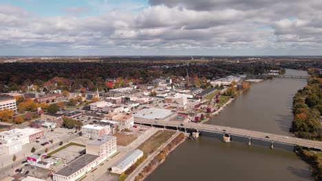 Establishing-shot-of-morning-traffic-over-Saginaw-River,-Downtown-Saginaw,-Michigan,-USA