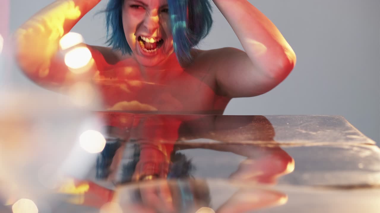 기분 장애, 감정적 폭발, 분노, 분노한 여성