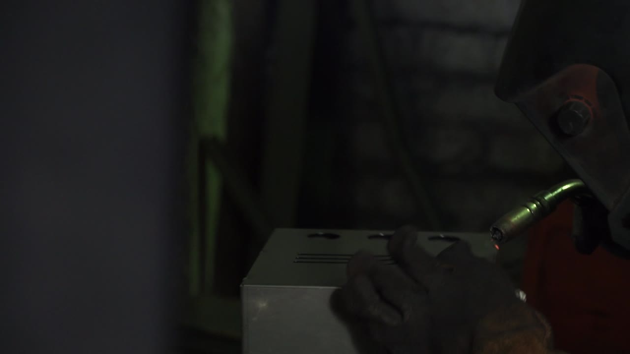 proceso de soldadura de cajas metálicas