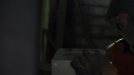 proceso de soldadura de cajas metálicas