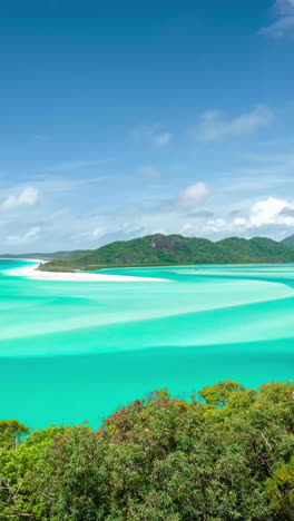 Vertical-4k-Timelapse,-Light-Clouds-Above-Whitehaven-Beach,-Whitsunday-Island,-Australia