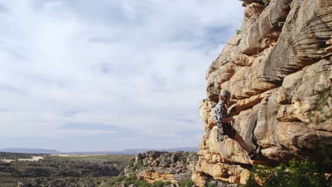 mountaineer adjusting the rope 4k