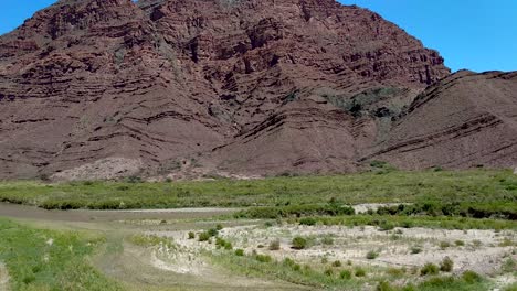 View-of-the-dramatic-red-rock-formations-of-the-Quebrada-de-Cafayate-region-in-Argentina