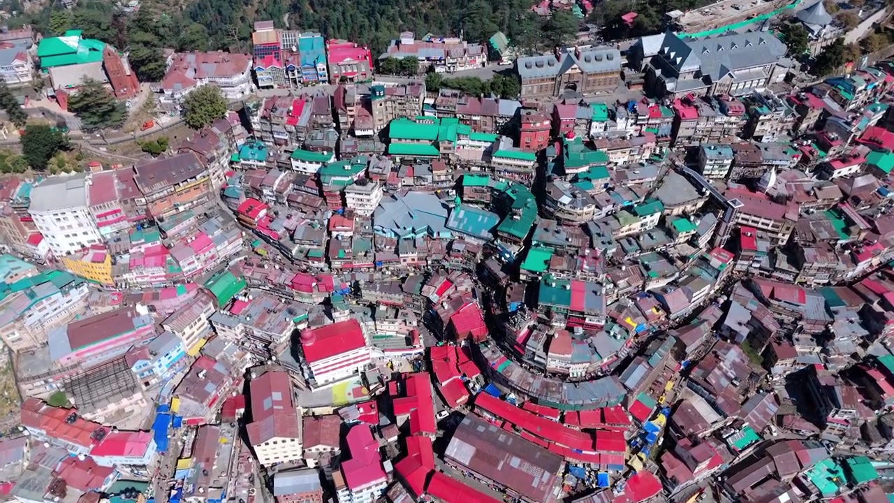 Shimla'nın havadan çekimi, güzel bir dağ kasabası.