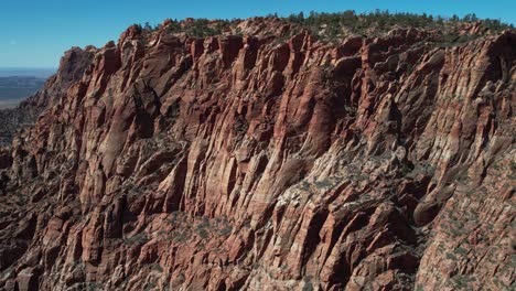 Drone-Shot-of-Red-Sandstone-Cliffs-in-Landscape-of-Zion-National-Park,-Utah-USA