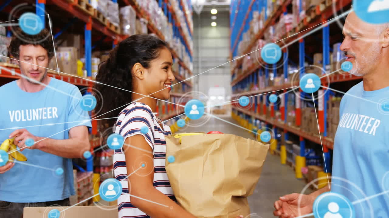animación de la red de conexiones con iconos sobre diversos voluntarios en el almacén