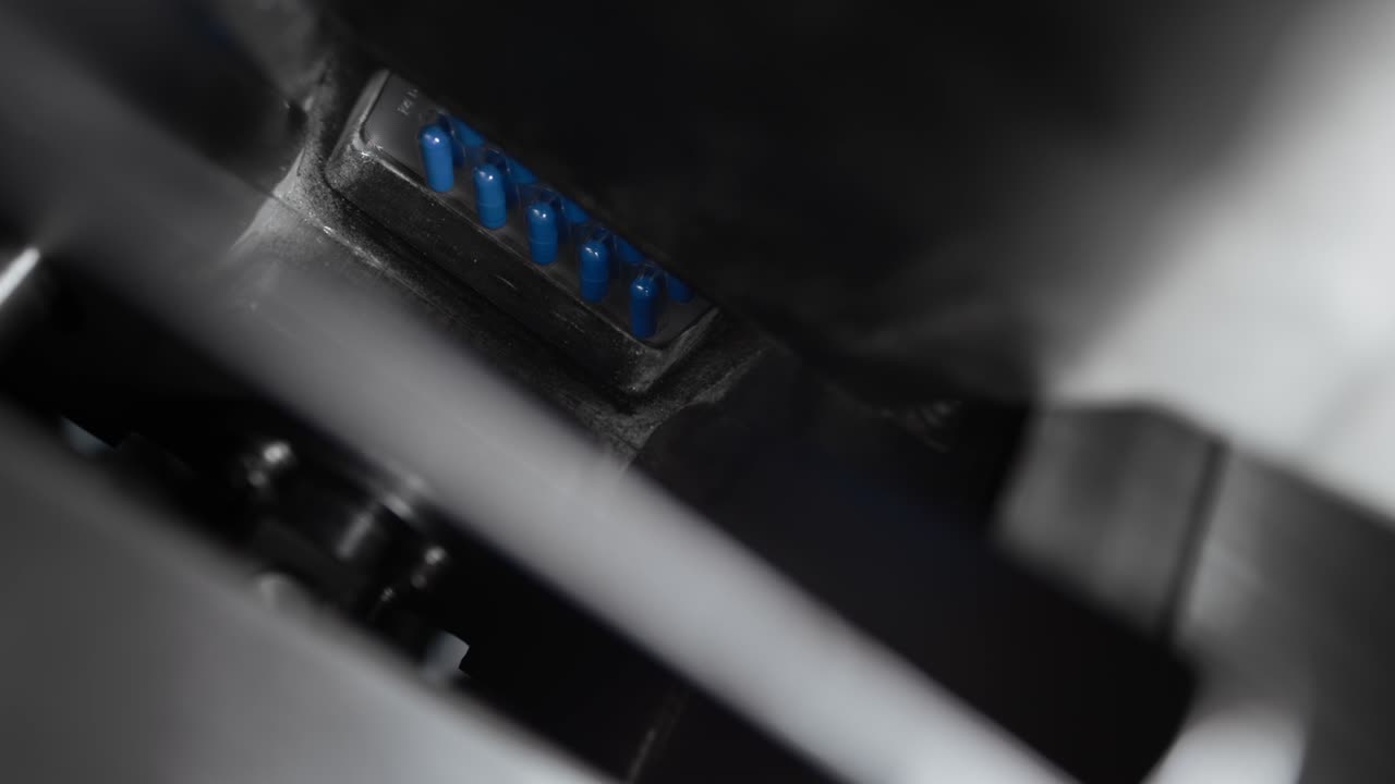 medicamentos de producción farmacéutica en la línea de fabricación