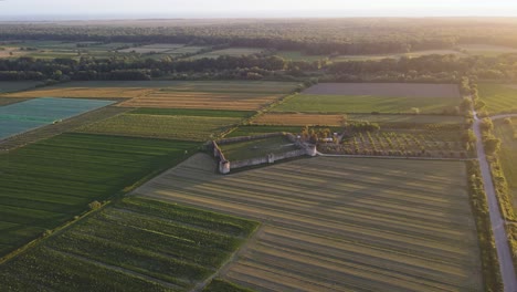 Die-Festung-Von-Bashtovë-Ist-Eine-Mittelalterliche-Viereckige-Festung-In-Der-Nähe-Der-Mündung-Des-Flusses-Shkumbin-In-Die-Adria-In-Zentralalbanien