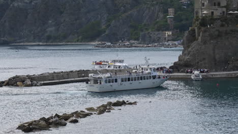 monterosso cinque terre tourist ferry