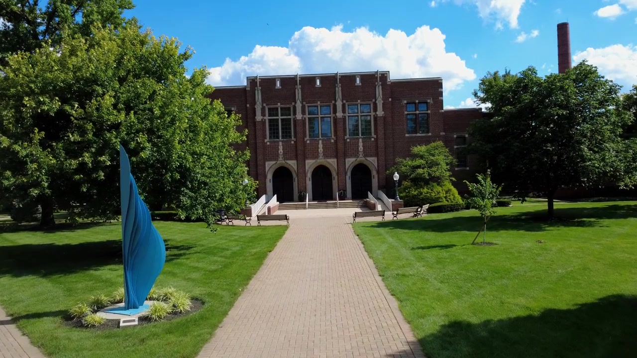 Ripresa con drone della Mees Hall alla Capital University a Columbus, Ohio