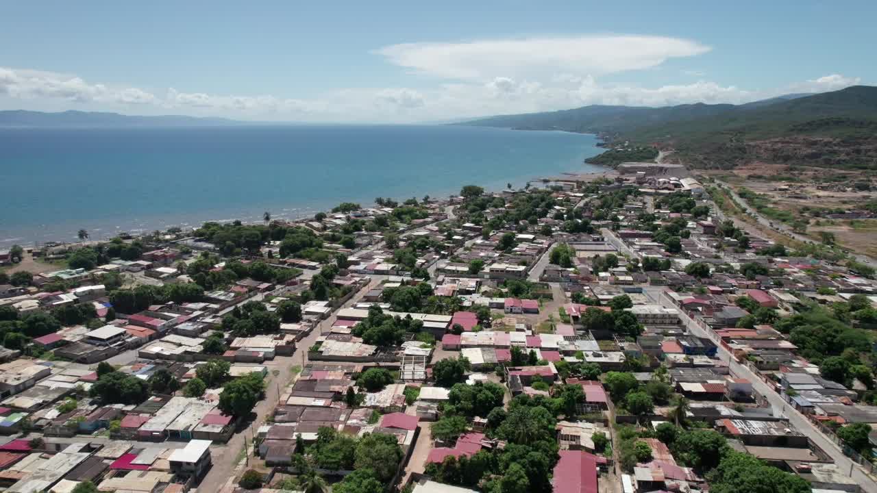 Luftfoto av El Peñón, Cumaná, Sucre på en klar solskinnsdag